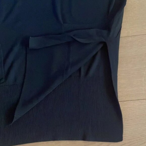 Boxy cropped sweater from Mango with pockets. - Picture 4 of 6